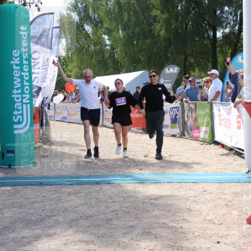 07.09.2025 - 19. Norderstedt Triathlon Zöllner http://msf.ph/oto/8790234 07.09.2025 13:58:25 Ziel 298, 312 meine-sportfotos.de