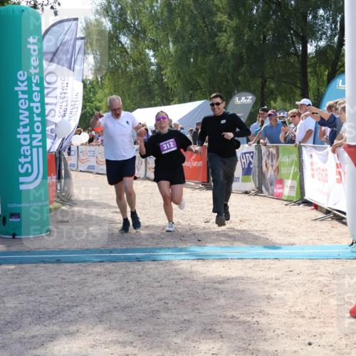 07.09.2025 - 19. Norderstedt Triathlon Zöllner http://msf.ph/oto/8790236 07.09.2025 13:58:25 Ziel 298, 312 meine-sportfotos.de