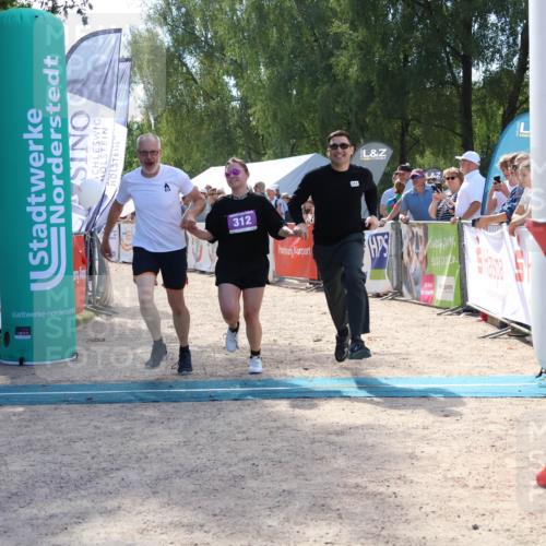 07.09.2025 - 19. Norderstedt Triathlon Zöllner http://msf.ph/oto/8790238 07.09.2025 13:58:26 Ziel 298, 312 meine-sportfotos.de