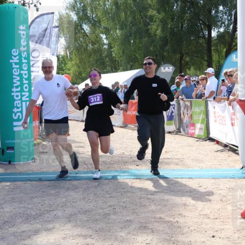 07.09.2025 - 19. Norderstedt Triathlon Zöllner http://msf.ph/oto/8790240 07.09.2025 13:58:26 Ziel 298, 312 meine-sportfotos.de