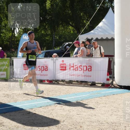 07.09.2025 - 19. Norderstedt Triathlon Zöllner http://msf.ph/oto/8790241 07.09.2025 15:33:59 Ziel 972, 992 meine-sportfotos.de