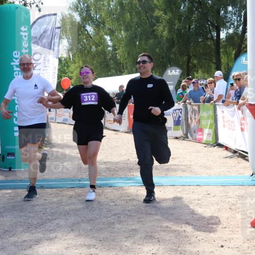 07.09.2025 - 19. Norderstedt Triathlon Zöllner http://msf.ph/oto/8790243 07.09.2025 13:58:26 Ziel 298, 312 meine-sportfotos.de