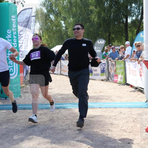 07.09.2025 - 19. Norderstedt Triathlon Zöllner http://msf.ph/oto/8790245 07.09.2025 13:58:26 Ziel 298, 312 meine-sportfotos.de
