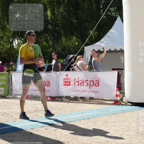 07.09.2025 - 19. Norderstedt Triathlon Zöllner http://msf.ph/oto/8790256 07.09.2025 15:34:49 Ziel 1028 meine-sportfotos.de