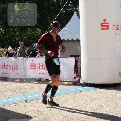 07.09.2025 - 19. Norderstedt Triathlon Zöllner http://msf.ph/oto/8790280 07.09.2025 15:35:05 Ziel 393 meine-sportfotos.de