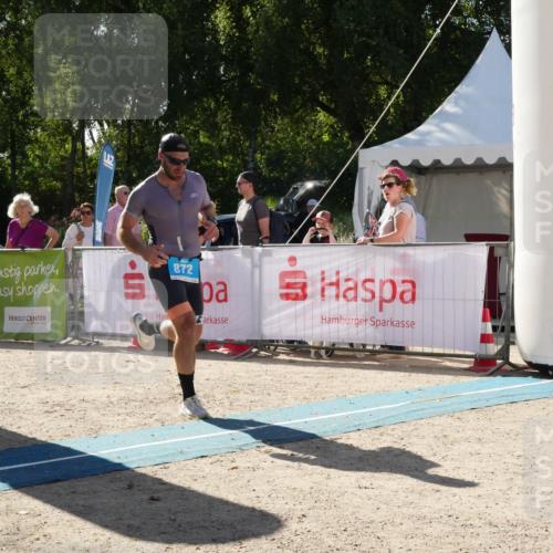 07.09.2025 - 19. Norderstedt Triathlon Zöllner http://msf.ph/oto/8790299 07.09.2025 15:35:56 Ziel 369, 872 meine-sportfotos.de