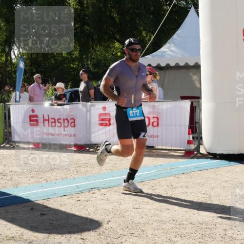 07.09.2025 - 19. Norderstedt Triathlon Zöllner http://msf.ph/oto/8790302 07.09.2025 15:35:57 Ziel 369, 872 meine-sportfotos.de