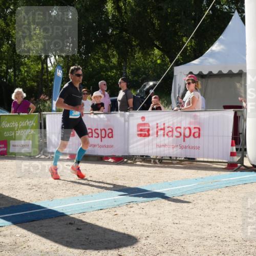07.09.2025 - 19. Norderstedt Triathlon Zöllner http://msf.ph/oto/8790305 07.09.2025 15:35:58 Ziel 369, 872 meine-sportfotos.de