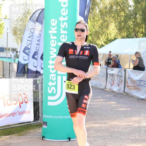 07.09.2025 - 19. Norderstedt Triathlon Zöllner http://msf.ph/oto/8790306 07.09.2025 16:25:47 Ziel 523 meine-sportfotos.de