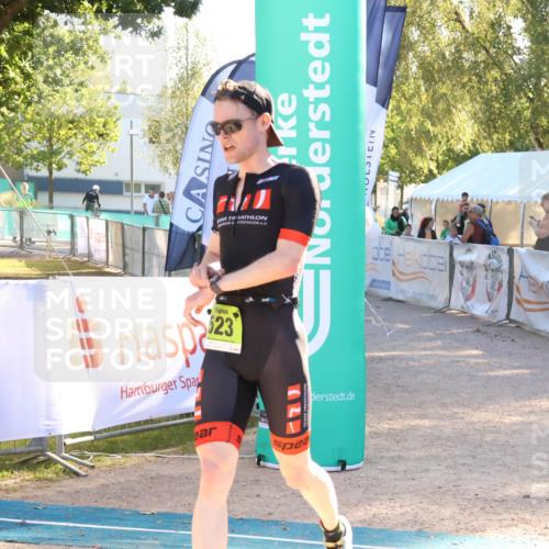 07.09.2025 - 19. Norderstedt Triathlon Zöllner http://msf.ph/oto/8790310 07.09.2025 16:25:48 Ziel 523 meine-sportfotos.de