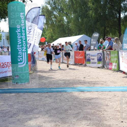 07.09.2025 - 19. Norderstedt Triathlon Zöllner http://msf.ph/oto/8790364 07.09.2025 13:59:42 Ziel 211, 354 meine-sportfotos.de