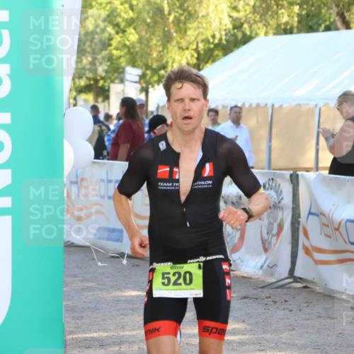 07.09.2025 - 19. Norderstedt Triathlon Zöllner http://msf.ph/oto/8790365 07.09.2025 16:26:23 Ziel 520 meine-sportfotos.de