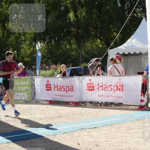 07.09.2025 - 19. Norderstedt Triathlon Zöllner http://msf.ph/oto/8790400 07.09.2025 15:40:05 Ziel 986, 1465 meine-sportfotos.de
