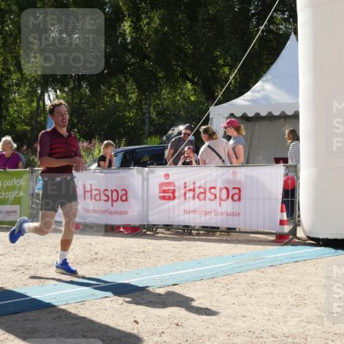 07.09.2025 - 19. Norderstedt Triathlon Zöllner http://msf.ph/oto/8790402 07.09.2025 15:40:05 Ziel 986, 1465 meine-sportfotos.de