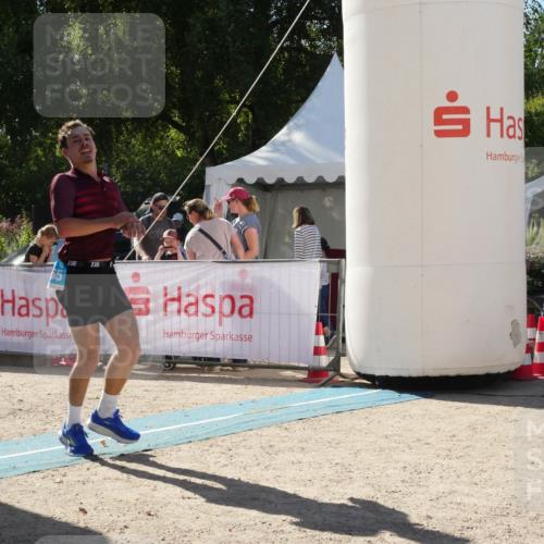 07.09.2025 - 19. Norderstedt Triathlon Zöllner http://msf.ph/oto/8790407 07.09.2025 15:40:06 Ziel 986, 1465 meine-sportfotos.de