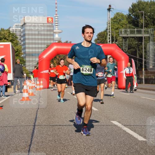 07.09.2025 - BARMER Alsterlauf Yannick Fuchs http://msf.ph/oto/8790409 07.09.2025 09:40:56 Laufen 5110, 6249, 6244, 5606 meine-sportfotos.de