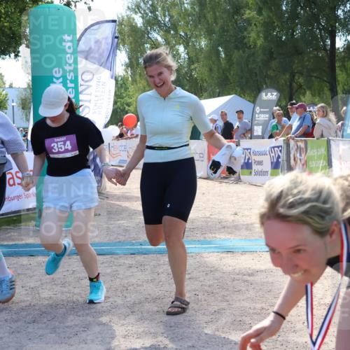07.09.2025 - 19. Norderstedt Triathlon Zöllner http://msf.ph/oto/8790412 07.09.2025 13:59:45 Ziel 341, 354 meine-sportfotos.de