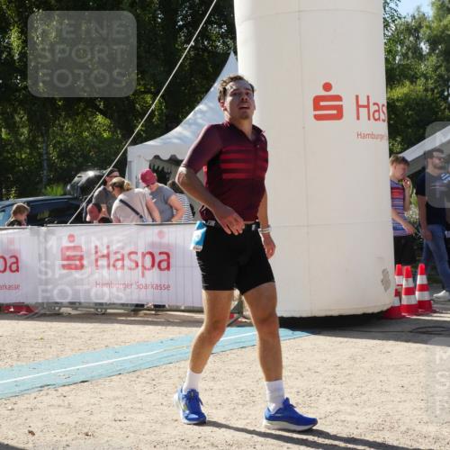 07.09.2025 - 19. Norderstedt Triathlon Zöllner http://msf.ph/oto/8790415 07.09.2025 15:40:06 Ziel 986, 1465 meine-sportfotos.de