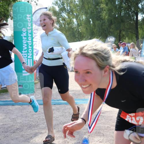 07.09.2025 - 19. Norderstedt Triathlon Zöllner http://msf.ph/oto/8790416 07.09.2025 13:59:45 Ziel 341, 354 meine-sportfotos.de