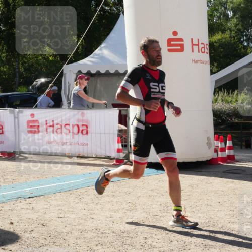 07.09.2025 - 19. Norderstedt Triathlon Zöllner http://msf.ph/oto/8790432 07.09.2025 15:40:26 Ziel 977, 982 meine-sportfotos.de