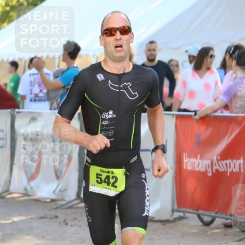 07.09.2025 - 19. Norderstedt Triathlon Zöllner http://msf.ph/oto/8790436 07.09.2025 16:26:54 Ziel 377, 542 meine-sportfotos.de