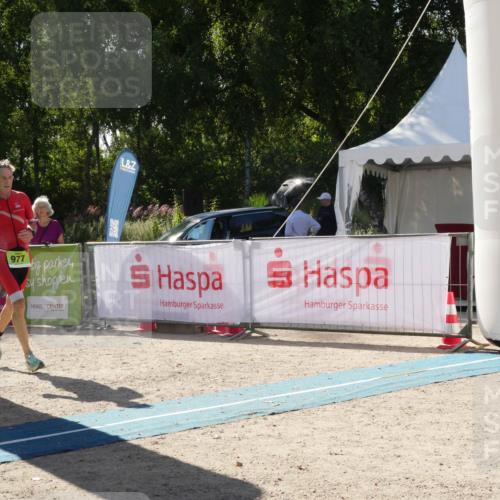 07.09.2025 - 19. Norderstedt Triathlon Zöllner http://msf.ph/oto/8790437 07.09.2025 15:40:29 Ziel 977, 982 meine-sportfotos.de