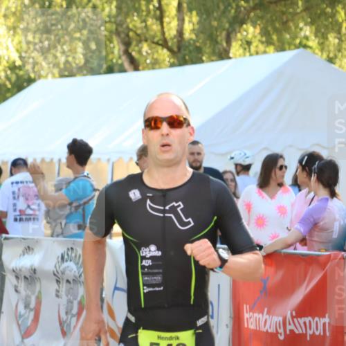 07.09.2025 - 19. Norderstedt Triathlon Zöllner http://msf.ph/oto/8790440 07.09.2025 16:26:54 Ziel 377, 542 meine-sportfotos.de