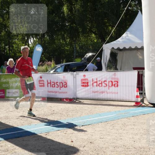 07.09.2025 - 19. Norderstedt Triathlon Zöllner http://msf.ph/oto/8790442 07.09.2025 15:40:30 Ziel 977, 982 meine-sportfotos.de
