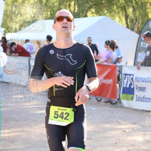 07.09.2025 - 19. Norderstedt Triathlon Zöllner http://msf.ph/oto/8790445 07.09.2025 16:26:55 Ziel 377, 542 meine-sportfotos.de