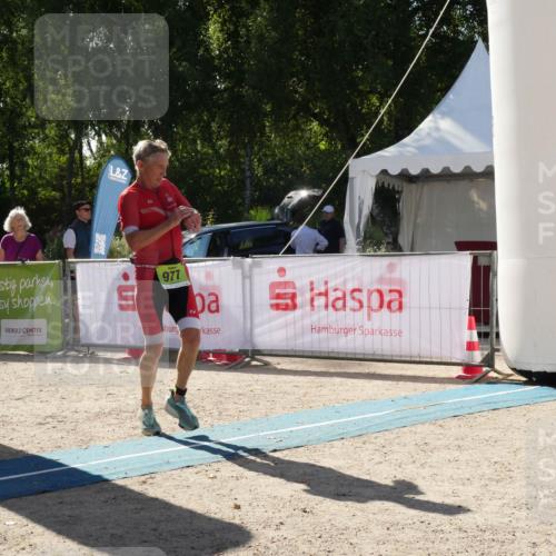 07.09.2025 - 19. Norderstedt Triathlon Zöllner http://msf.ph/oto/8790446 07.09.2025 15:40:30 Ziel 977, 982 meine-sportfotos.de