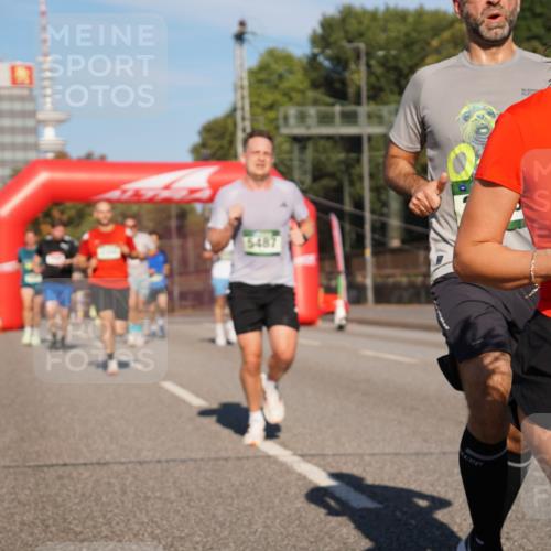 07.09.2025 - BARMER Alsterlauf Yannick Fuchs http://msf.ph/oto/8790479 07.09.2025 09:41:00 Laufen 5487, 36, 5110 meine-sportfotos.de