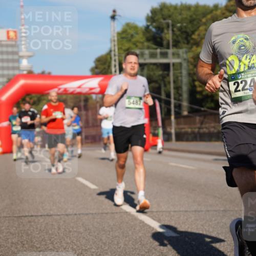07.09.2025 - BARMER Alsterlauf Yannick Fuchs http://msf.ph/oto/8790482 07.09.2025 09:41:00 Laufen 5487, 36, 224 meine-sportfotos.de