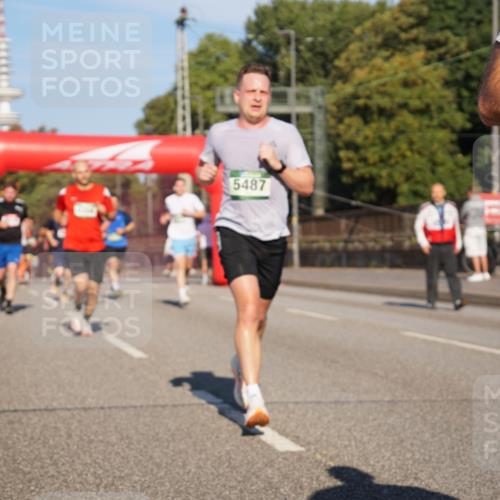 07.09.2025 - BARMER Alsterlauf Yannick Fuchs http://msf.ph/oto/8790496 07.09.2025 09:41:01 Laufen 5487 meine-sportfotos.de