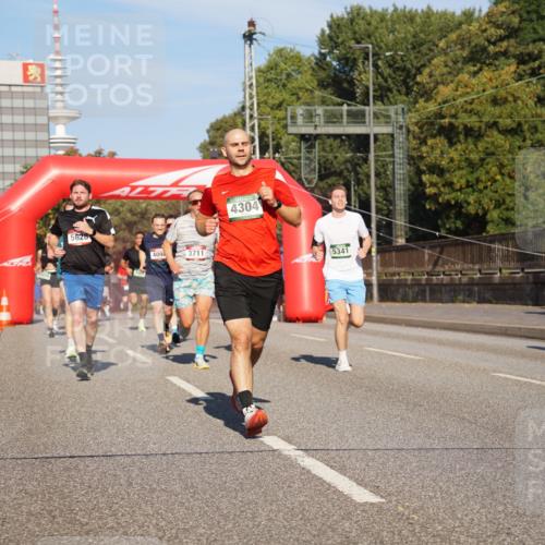 07.09.2025 - BARMER Alsterlauf Yannick Fuchs http://msf.ph/oto/8790519 07.09.2025 09:41:02 Laufen 5628, 409, 3711, 4304, 5341 meine-sportfotos.de