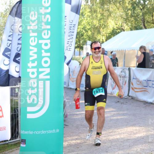 07.09.2025 - 19. Norderstedt Triathlon Zöllner http://msf.ph/oto/8790564 07.09.2025 16:27:46 Ziel 497, 1523, 1528 meine-sportfotos.de