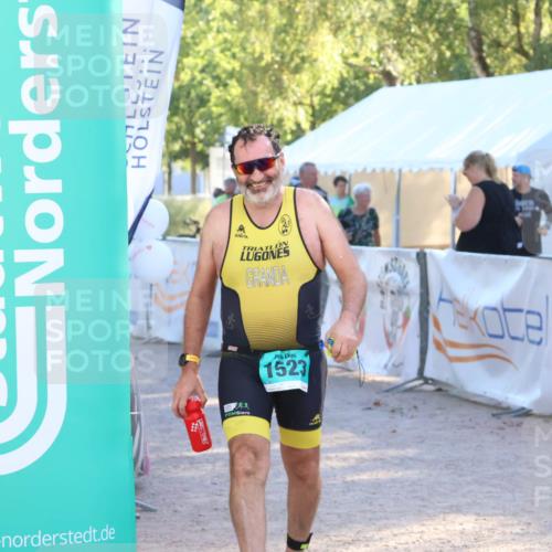 07.09.2025 - 19. Norderstedt Triathlon Zöllner http://msf.ph/oto/8790568 07.09.2025 16:27:46 Ziel 497, 1523, 1528 meine-sportfotos.de