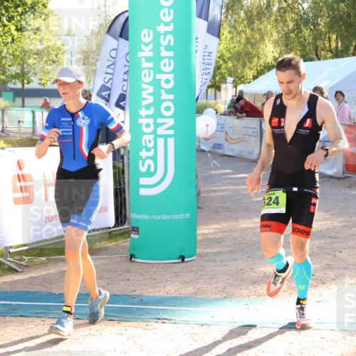 07.09.2025 - 19. Norderstedt Triathlon Zöllner http://msf.ph/oto/8790626 07.09.2025 16:28:04 Ziel 479, 512, 524 meine-sportfotos.de