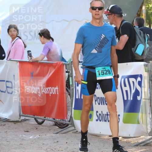 07.09.2025 - 19. Norderstedt Triathlon Zöllner http://msf.ph/oto/8790675 07.09.2025 16:28:19 Ziel 1488, 1529 meine-sportfotos.de