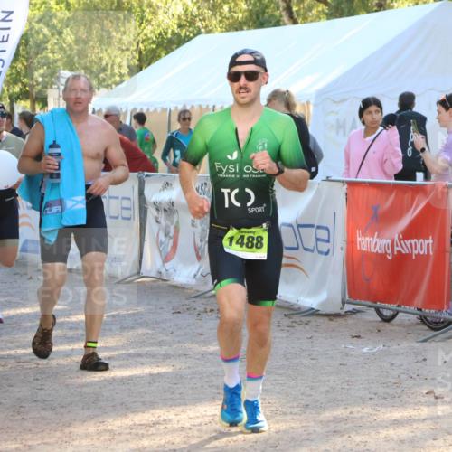 07.09.2025 - 19. Norderstedt Triathlon Zöllner http://msf.ph/oto/8790704 07.09.2025 16:28:22 Ziel 515, 1488, 1529 meine-sportfotos.de
