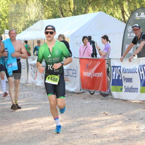 07.09.2025 - 19. Norderstedt Triathlon Zöllner http://msf.ph/oto/8790708 07.09.2025 16:28:23 Ziel 515, 1488, 1529 meine-sportfotos.de