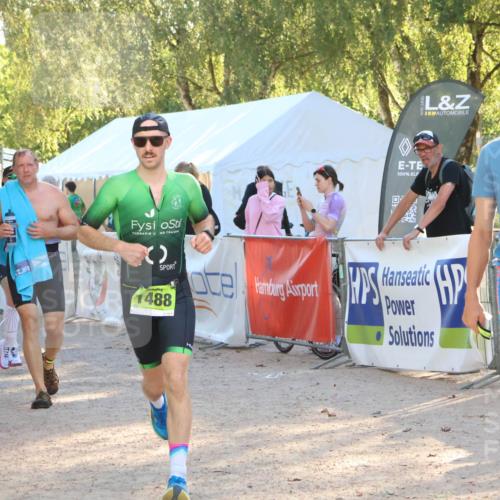 07.09.2025 - 19. Norderstedt Triathlon Zöllner http://msf.ph/oto/8790713 07.09.2025 16:28:23 Ziel 515, 1488, 1529 meine-sportfotos.de