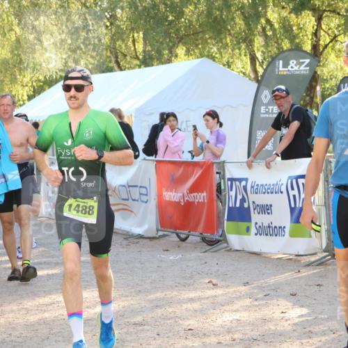 07.09.2025 - 19. Norderstedt Triathlon Zöllner http://msf.ph/oto/8790716 07.09.2025 16:28:23 Ziel 515, 1488, 1529 meine-sportfotos.de