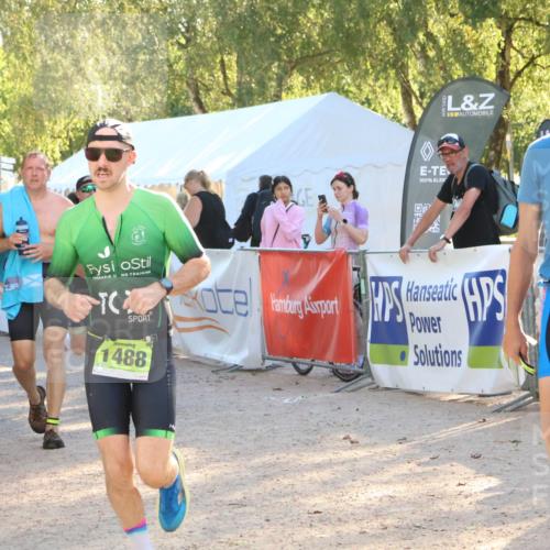 07.09.2025 - 19. Norderstedt Triathlon Zöllner http://msf.ph/oto/8790720 07.09.2025 16:28:23 Ziel 515, 1488, 1529 meine-sportfotos.de
