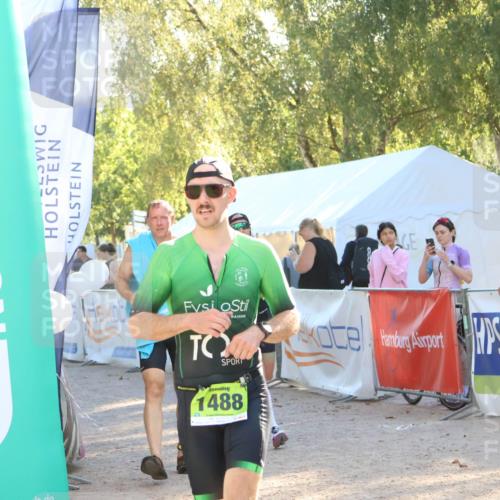 07.09.2025 - 19. Norderstedt Triathlon Zöllner http://msf.ph/oto/8790724 07.09.2025 16:28:24 Ziel 515, 1488, 1529 meine-sportfotos.de