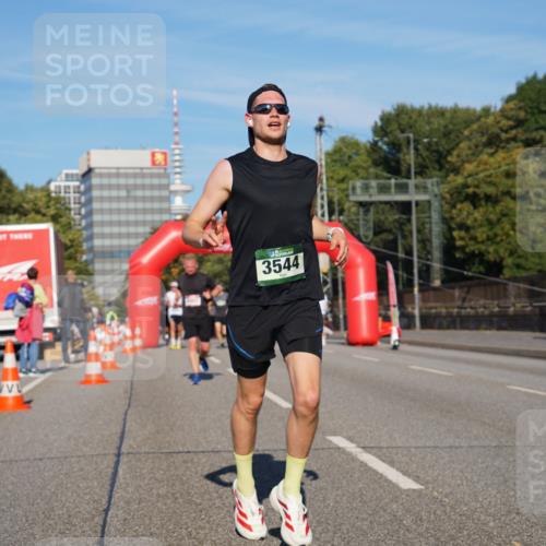 07.09.2025 - BARMER Alsterlauf Yannick Fuchs http://msf.ph/oto/8790935 07.09.2025 09:41:23 Laufen 3544 meine-sportfotos.de