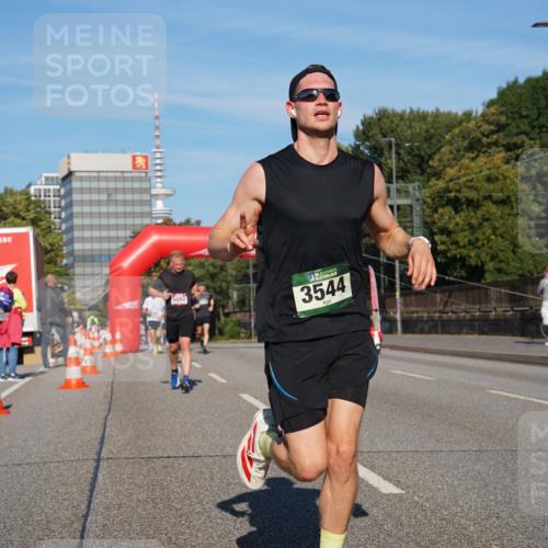 07.09.2025 - BARMER Alsterlauf Yannick Fuchs http://msf.ph/oto/8790941 07.09.2025 09:41:24 Laufen 3544 meine-sportfotos.de