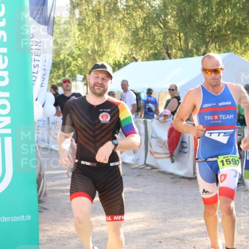 07.09.2025 - 19. Norderstedt Triathlon Zöllner http://msf.ph/oto/8790942 07.09.2025 16:29:54 Ziel 496, 544, 1593 meine-sportfotos.de