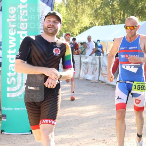 07.09.2025 - 19. Norderstedt Triathlon Zöllner http://msf.ph/oto/8790945 07.09.2025 16:29:54 Ziel 496, 544, 1593 meine-sportfotos.de