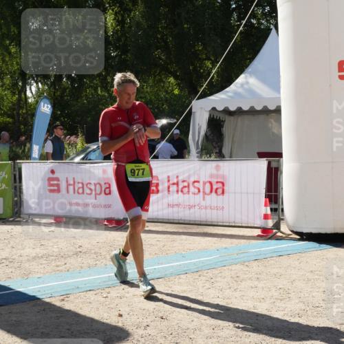 07.09.2025 - 19. Norderstedt Triathlon Zöllner http://msf.ph/oto/8791073 07.09.2025 15:40:31 Ziel 977, 982 meine-sportfotos.de