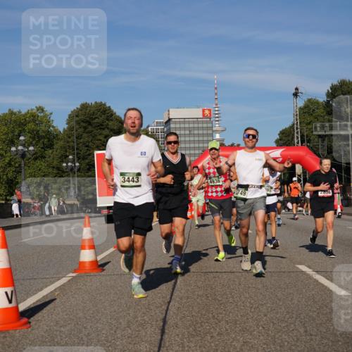 07.09.2025 - BARMER Alsterlauf Yannick Fuchs http://msf.ph/oto/8791112 07.09.2025 09:43:34 Laufen 3443, 4936, 749, 395, 2, 2836 meine-sportfotos.de